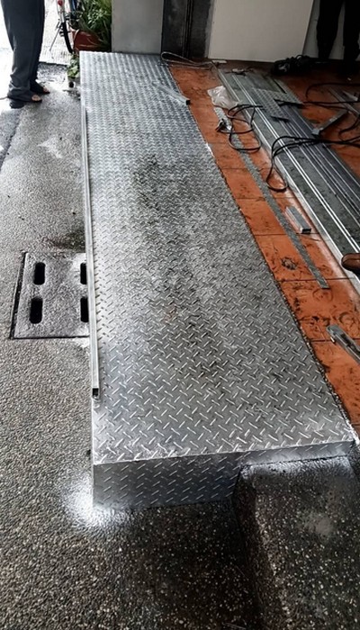 新竹地面水平平台架設, 新竹門口地面平台施作, 新竹地板墊高平台, 新竹花紋鋼板, 新竹鐵工, 新竹鐵件製作