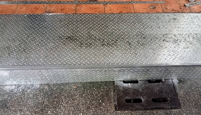 新竹卓溪鄉地面水平平台架設, 新竹卓溪鄉門口地面平台施作, 新竹卓溪鄉地板墊高平台, 新竹卓溪鄉花紋鋼板, 新竹卓溪鄉鐵工, 新竹卓溪鄉鐵件製作