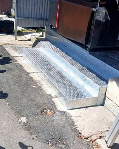 新竹戶外平台搭建, 新竹地面水平平台架設, 新竹門口地面平台施作, 新竹地板墊高平台, 新竹花紋鋼板, 新竹鐵工, 新竹鐵件製作