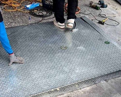 新竹鐵工, 新竹地面水平平台架設, 新竹門口地面平台施作, 新竹地板墊高平台, 新竹花紋鋼板, 新竹鐵工, 新竹鐵件製作, 新竹白鐵花板平台