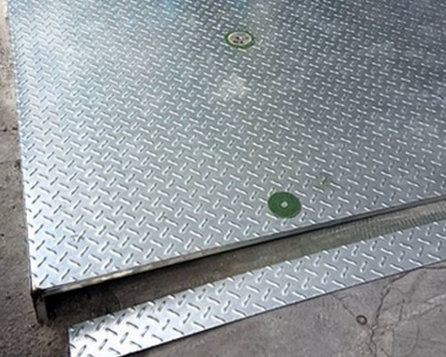 新竹玉里鐵工, 新竹玉里地面水平平台架設, 新竹玉里門口地面平台施作, 新竹玉里地板墊高平台, 新竹玉里花紋鋼板, 新竹玉里鐵工, 新竹玉里鐵件製作, 新竹玉里白鐵花板平台