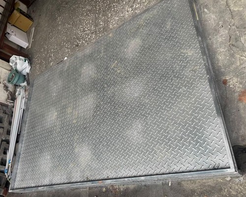 新竹鐵工, 新竹地面水平平台架設, 新竹門口地面平台施作, 新竹地板墊高平台, 新竹花紋鋼板, 新竹鐵工, 新竹鐵件製作, 新竹白鐵花板平台