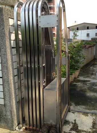 新竹鐵工師傅, 新竹不銹鋼門安裝, 新竹白鐵防盜門, 新竹頂樓白鐵門, 新竹不銹鋼圍欄, 新竹不鏽鋼圍欄