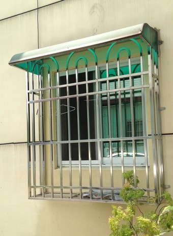 新竹鐵工師傅, 新竹不銹鋼門安裝, 新竹白鐵防盜門, 新竹頂樓白鐵門, 新竹不銹鋼圍欄, 新竹不鏽鋼圍欄